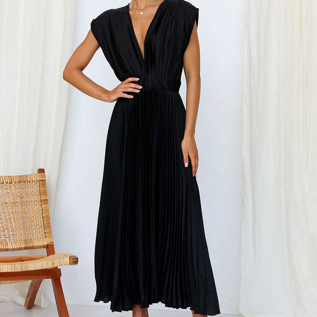 Women's Sleeveless Deep V-Neck Pleated Midi Cocktail Dress - Black